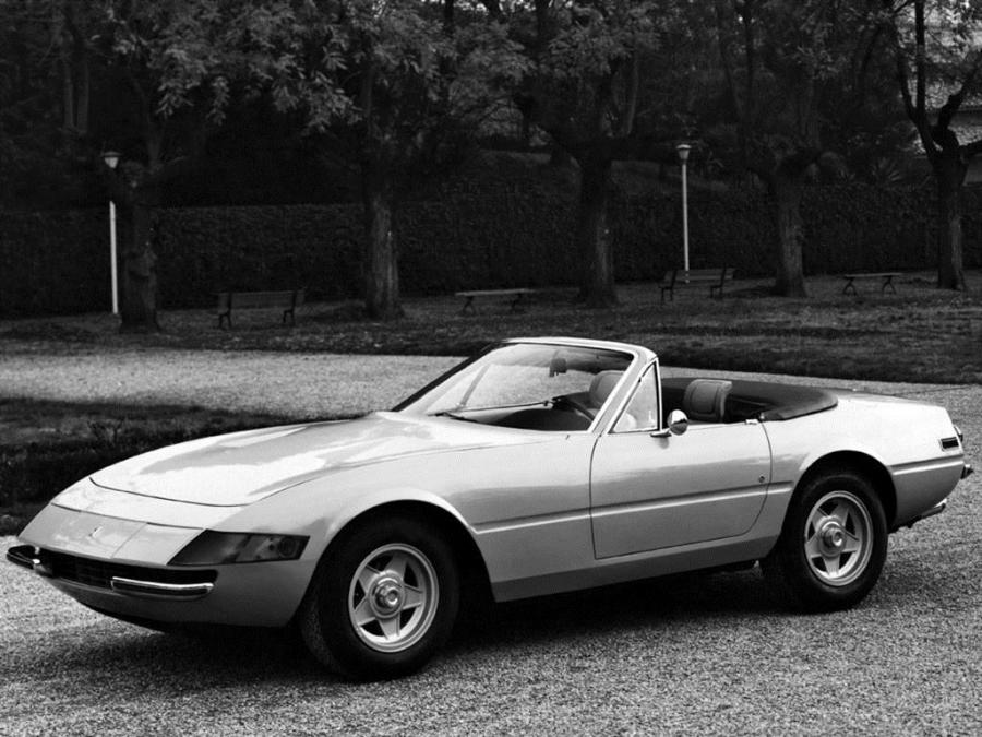  Ferrari 365 GTS/4 Daytona 1971 года  (фото 10 из 32)